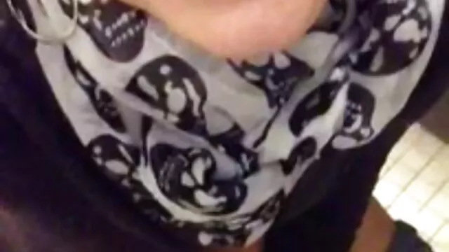 Chatte ménagère mature va doigt après tirant culotte sex fils avec sa maman