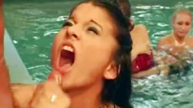 Mettez une femme noire mère et fille xxx adulte et énergique au lit.