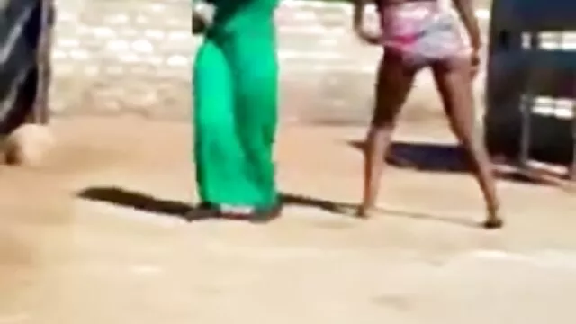 Venez rire sur le visage d'une femme sex mere et fils francais au foyer rousse