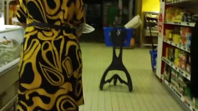 Je suis ton fils qui invite la fille pono mere fils à la servir.