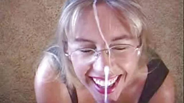 Putain de chiennes asiatiques tirer dur sur la grosse mere et fille video x bite.