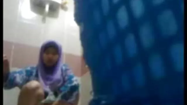 Une grosse femme adulte sex mere et fils francais qui donne des massages du dos à une personne et la séduit pour la baiser