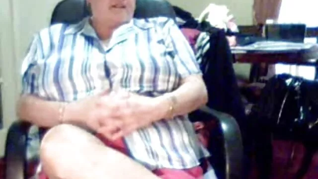 Une jeune touche Brésilienne, un cul délicieux pour un filet qui surveille le filet et sexe entre mere fils sa culotte.