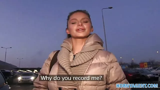 Fille adulte toujours prête à baiser maman fille sex deux nobles selon leurs besoins.