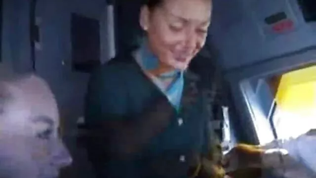 Fancy grown porn mère et son fils brunette prend lingerie off et soeur avec un gros gode.