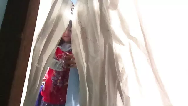 Poupée latine donne une bonne fils maman sex baise dans tous les trous.