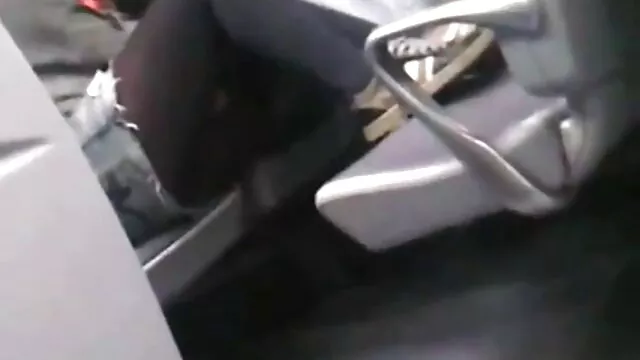 Indien gros cul & seins luxuriants en train de se branler sur la came sex fils avec sa maman