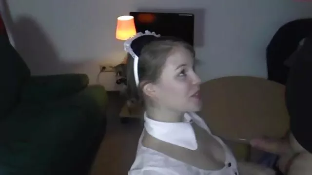 Une grosse salope en bas rouges et une video sex mere fille machine à sexe.