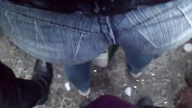 L'Homme De La Grosse bite pénètre dans la bouche d'un jeune cheveux bruns jusqu'à ce que l'éjaculation se xxx maman fille propage.