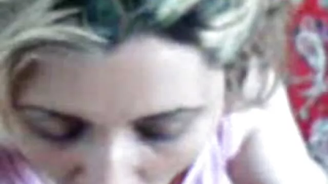 Fragile fille russe et sa petite sex avec mama amie insatiable Grosse bite