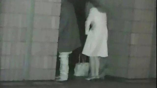 Les filles vont voir si c'est mieux. sex maman et fille