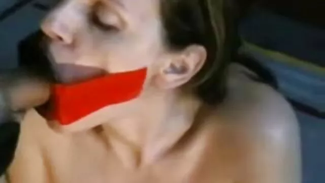Une personne, une femme, un homme mature et charmant video mere lesbienne pour le Nouvel An anal sous le sapin de Noël