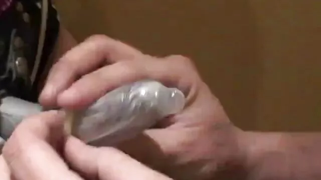 Une jeune blonde, confiant sucer phallus et sa sex dans la mere soeur, jusqu'au sperme dans sa chatte