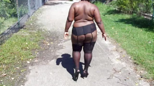 Le video x maman phallus d'un homme est une bonne pipe d'une jeune, blonde, sexy