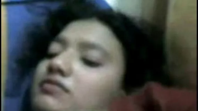 Jeune pute aux video mere sex cheveux verts prêt à monter une bite après l'avoir attiré la violence