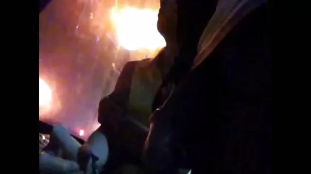 La jeune blonde maigre une mere et sa fille xxx souffle sa chatte nue.