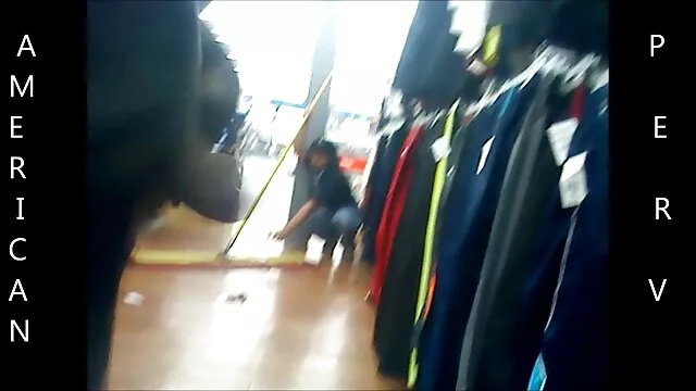 Jeune brune avec une infirmière sophistiquée masques avec son amant dans le lit devant la video porno gratuit mere et fils caméra