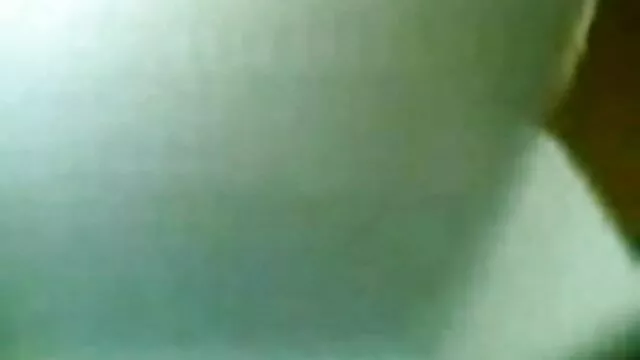 Deux il baisent sa mere copines adultes remplacent l'anus adulte avec une bite noire.