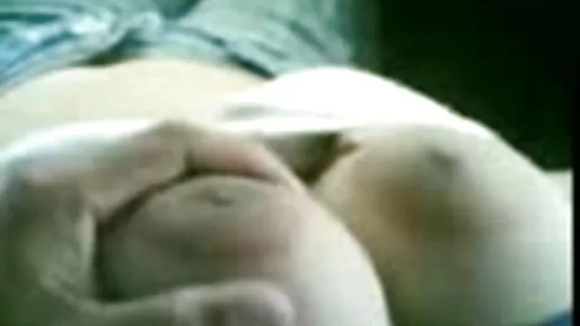 Amateur sex la mere babe ouvre la chatte et le cul à la bite