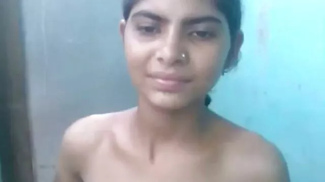 La star du porno est très heureuse de xxx maman fils vous voir dans la salle de bain.