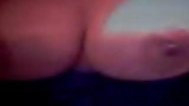 La chatte pas la chatte rasée de la femme n'est pas un obstacle ma maman porno au sexe