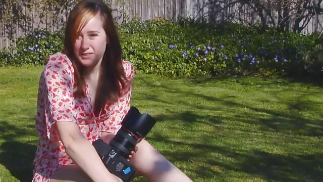 La star du porno adulte porn mere et fille a le masseur frotter son cul et coller sa bite dedans.
